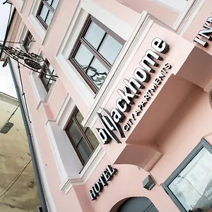 Blackhome Boutique I Contactless Check-in Apartahotel